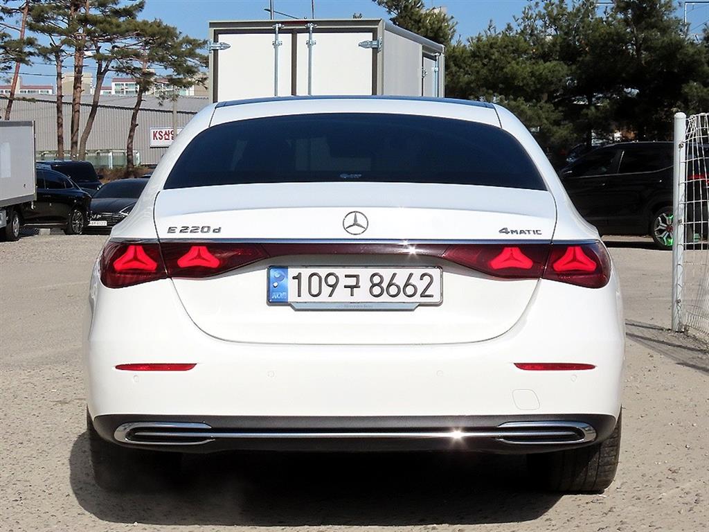 Mercedes Benz E class - Vista 4