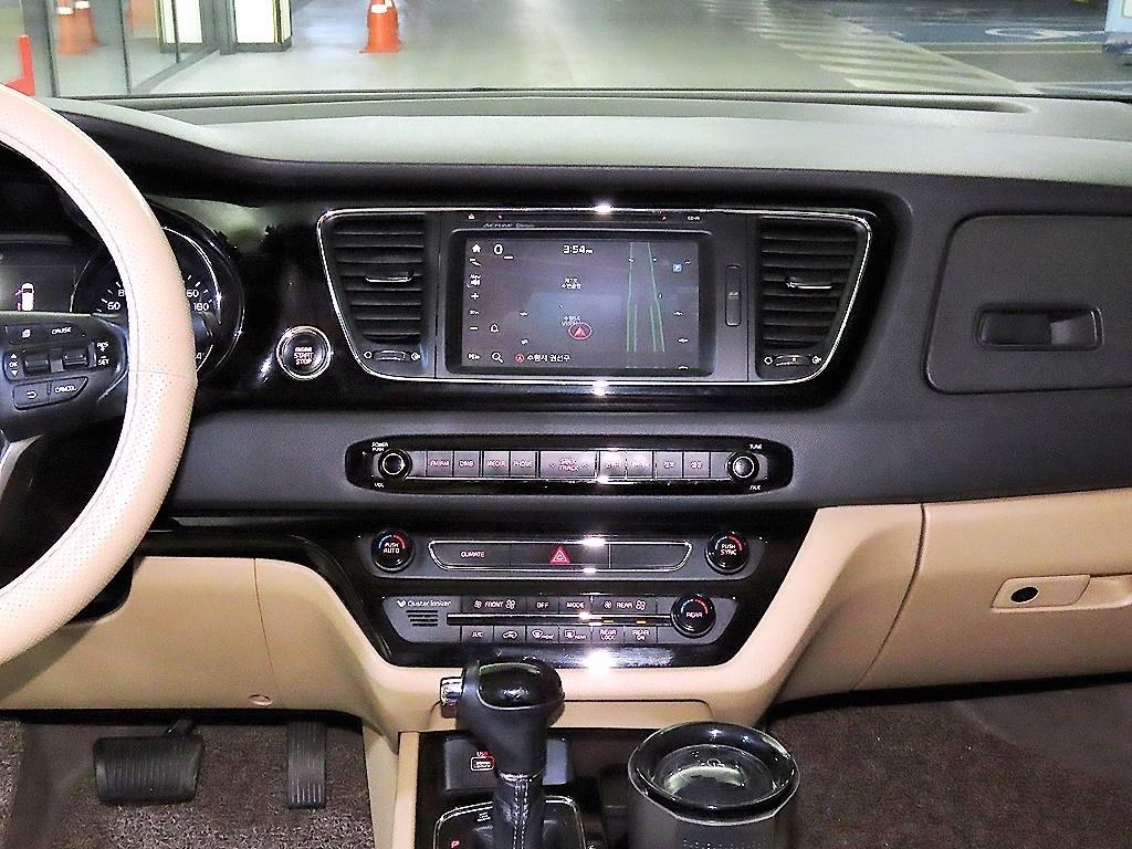 KIA Carnival - Vista 11