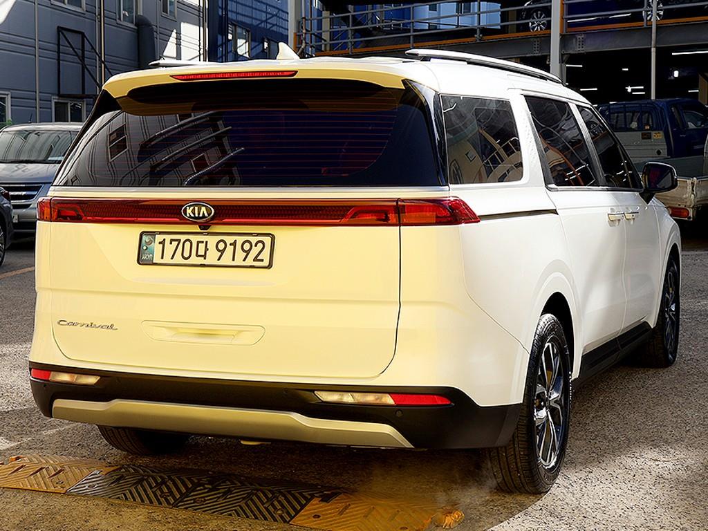 KIA Carnival - Vista 7