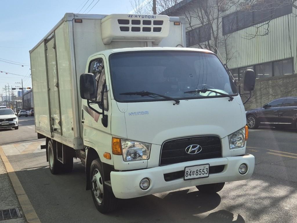 medium and large cargo truck - Vista 4