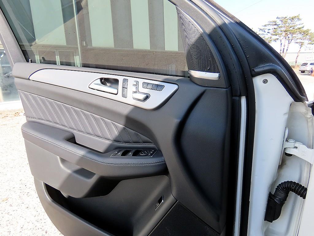 Mercedes Benz GLE Class - Vista 11