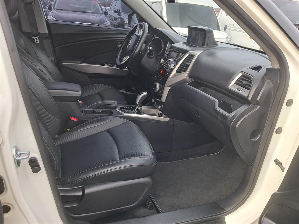 Ssangyong Tivoli 2016 Blanco - Importación desde Corea - HF Imports Iquique - Foto 17