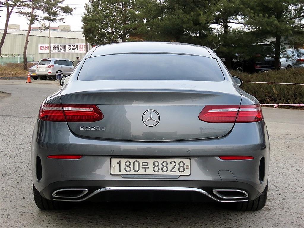 Mercedes Benz E class - Vista 4