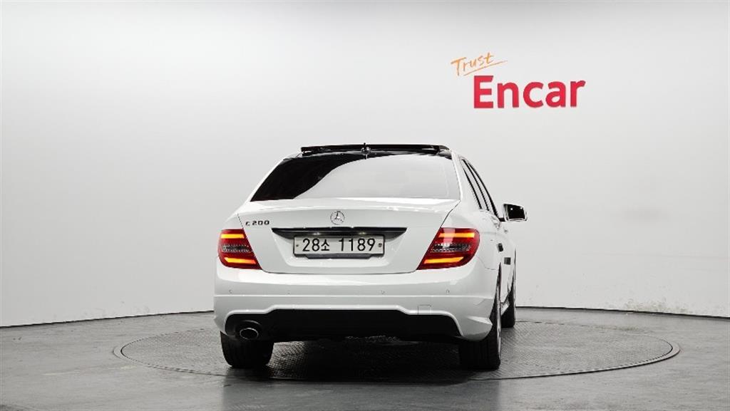 Mercedes Benz C Class - Vista 4