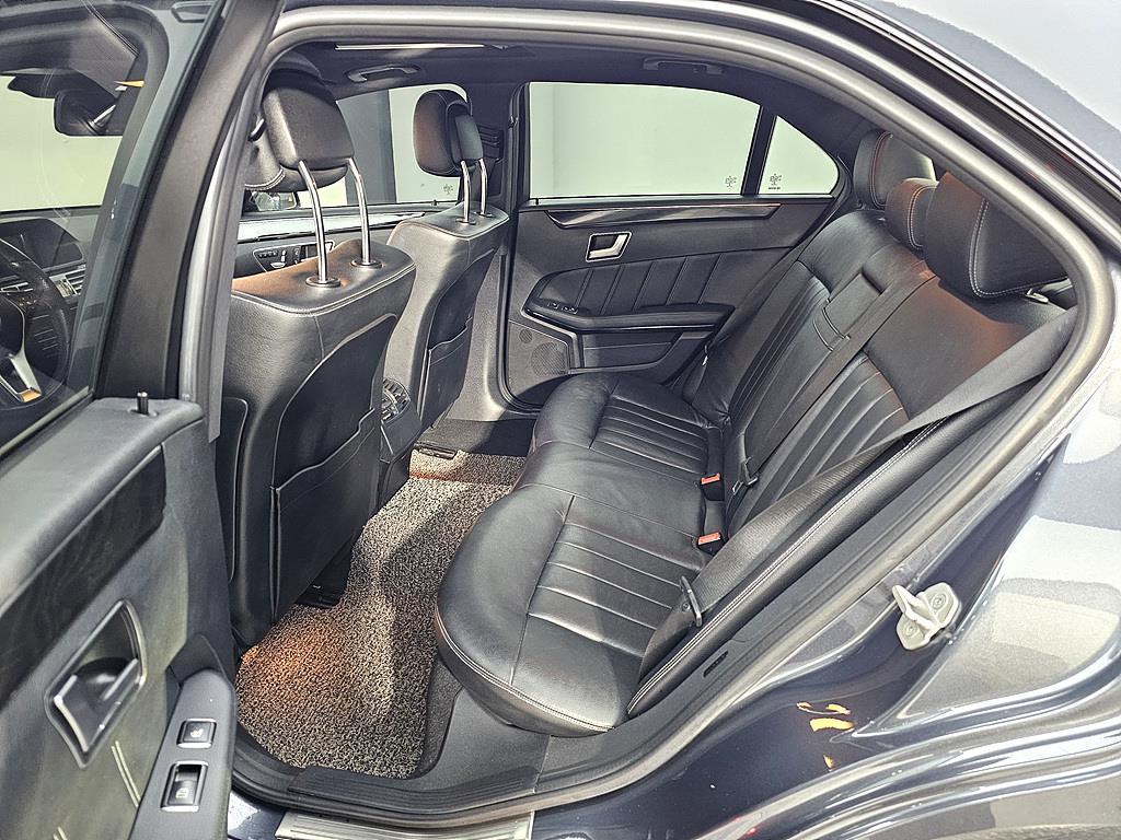 Mercedes Benz E class - Vista 9