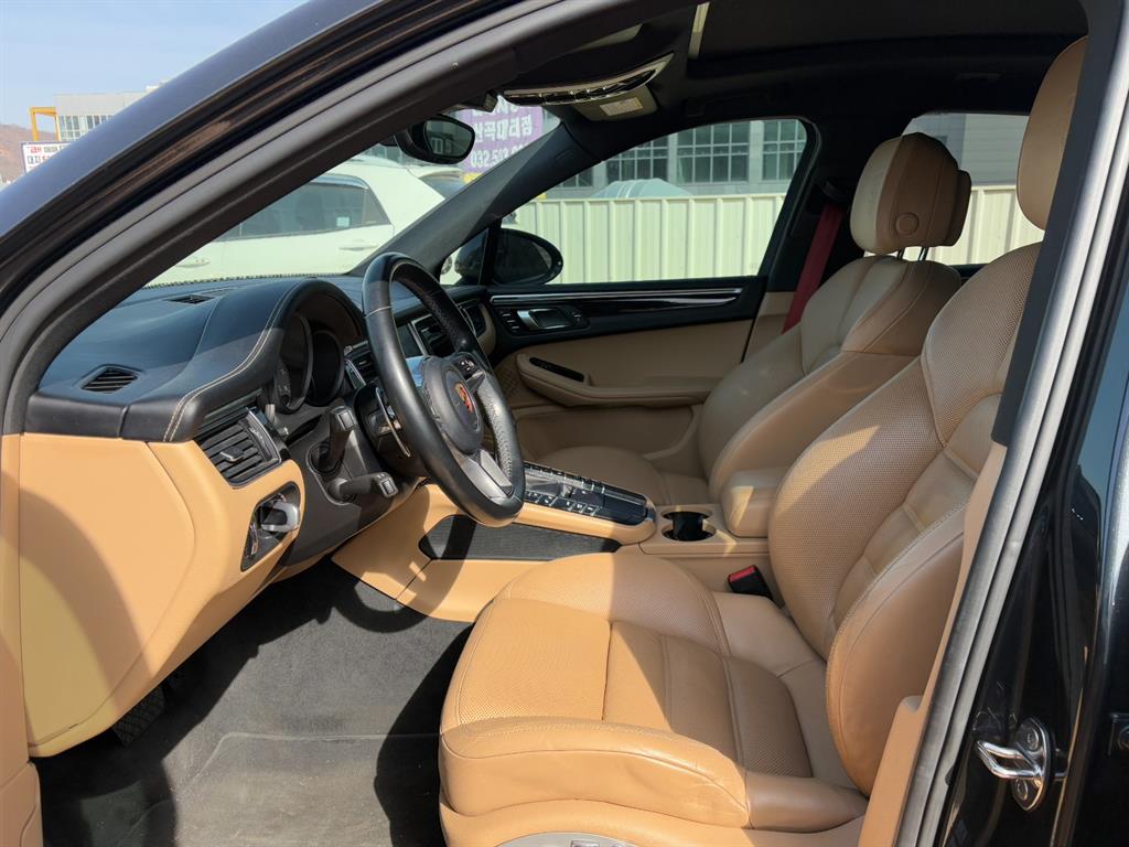 Porsche Macan - Vista 10