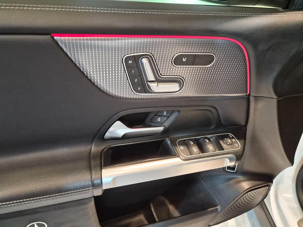 Mercedes Benz GLB Class - Vista 11