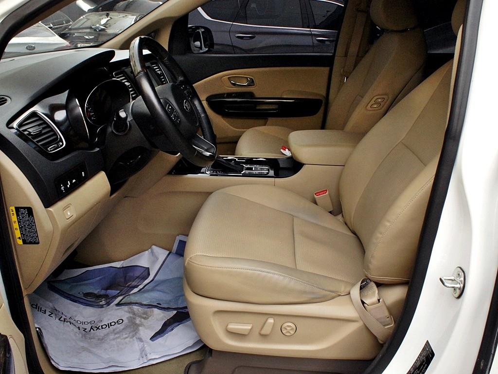 KIA Carnival - Vista 8