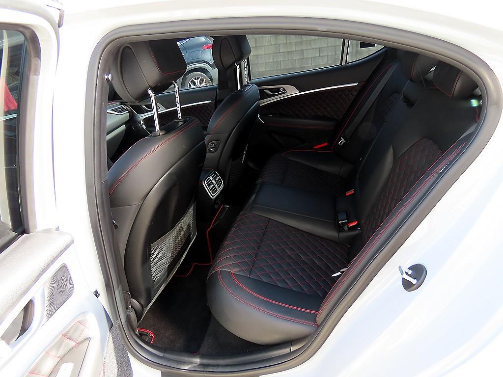 Genesis G70 - Vista 6