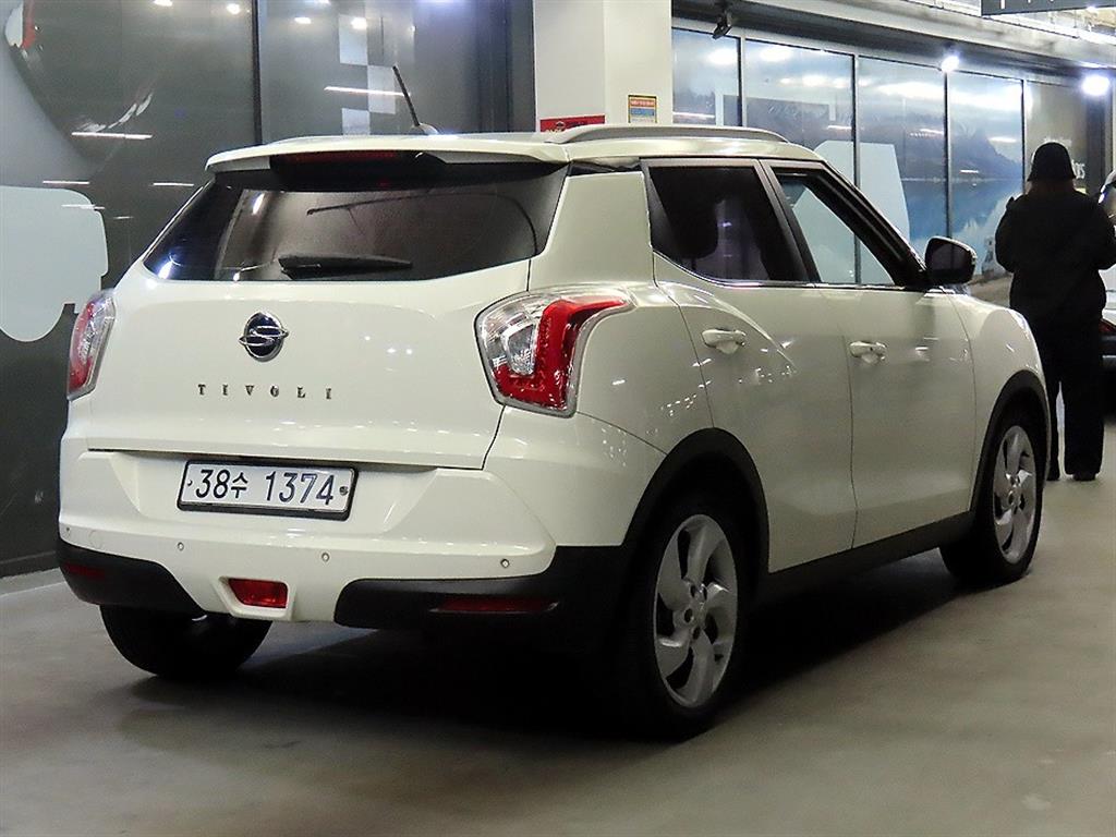 Ssangyong Tivoli - Vista 4