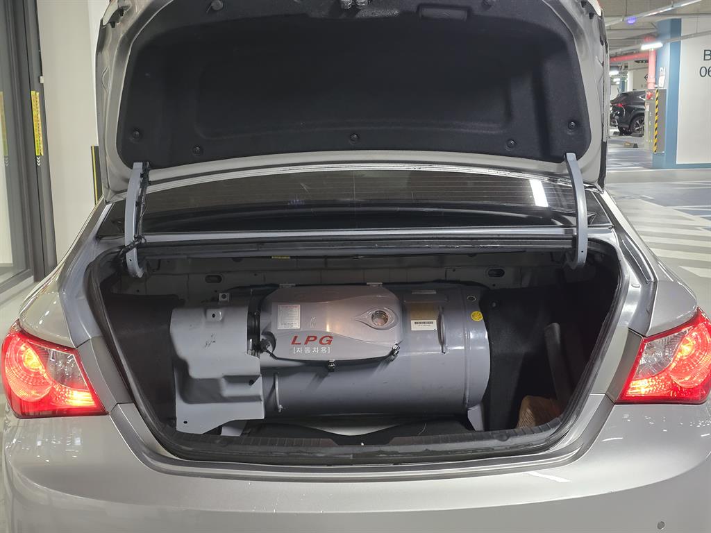 HYUNDAI Sonata - Vista 6