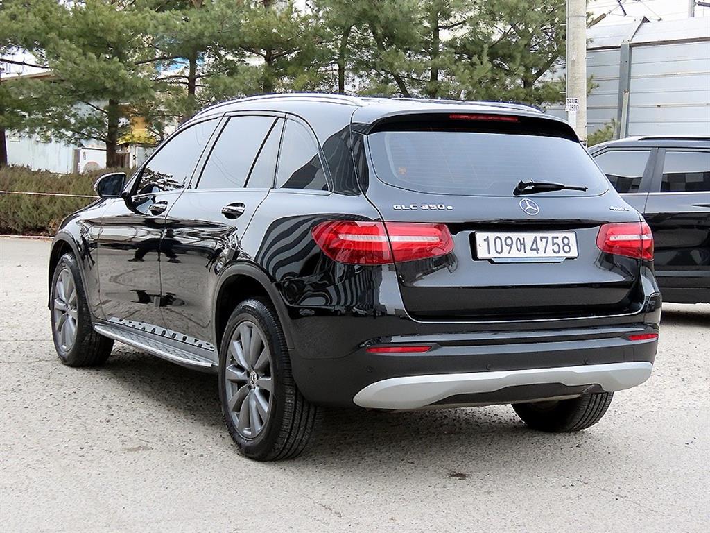 Mercedes Benz GLC Class - Vista 3
