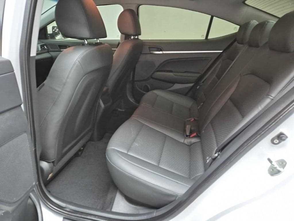 HYUNDAI Avante - Vista 12