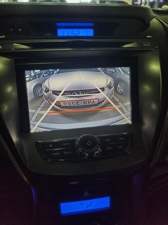 HYUNDAI Avante - Vista 12