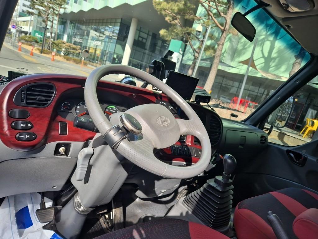 medium and large cargo truck - Vista 6