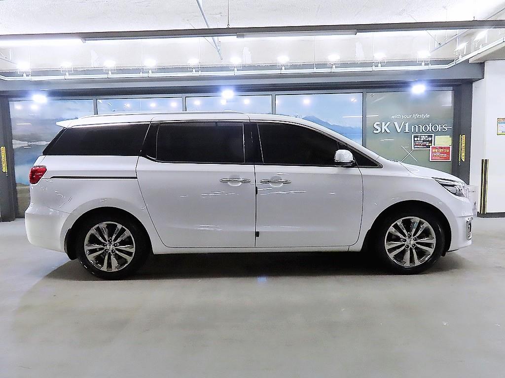 KIA Carnival - Vista 3