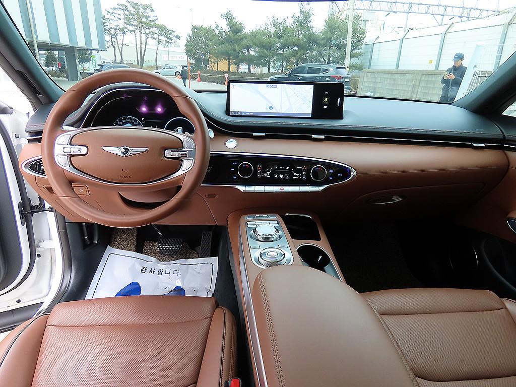 Genesis GV70 - Vista 7