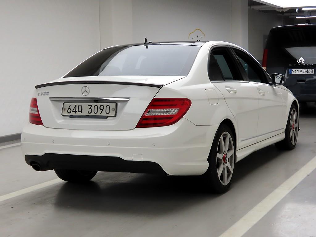 Mercedes Benz C Class - Vista 4