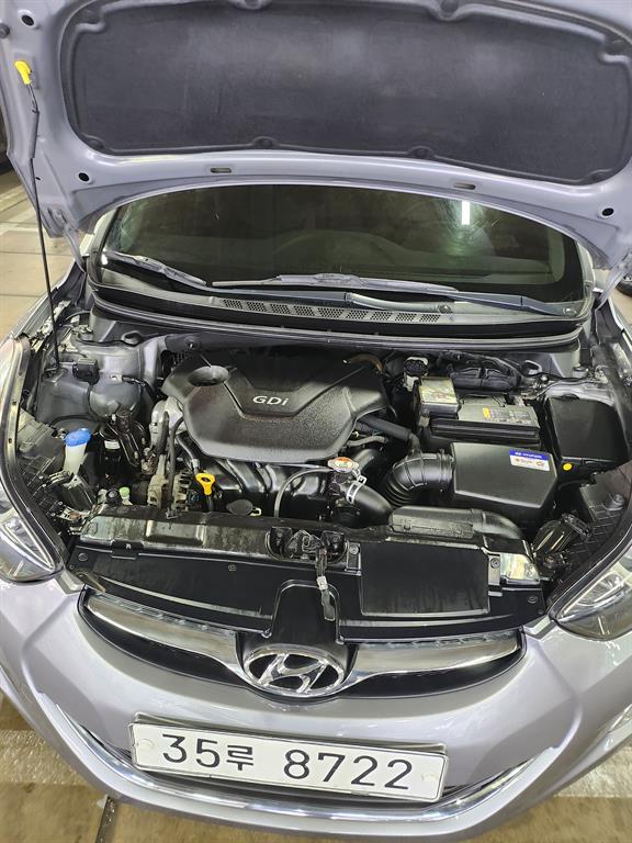 HYUNDAI Avante - Vista 5