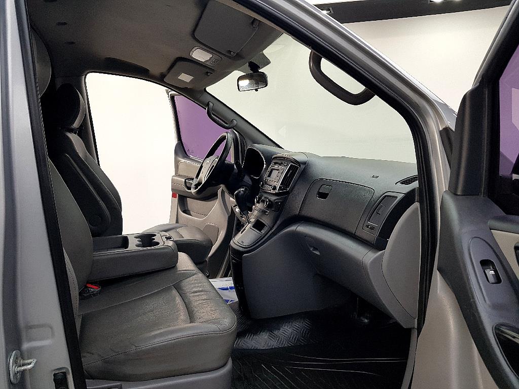 HYUNDAI Starex - Vista 5