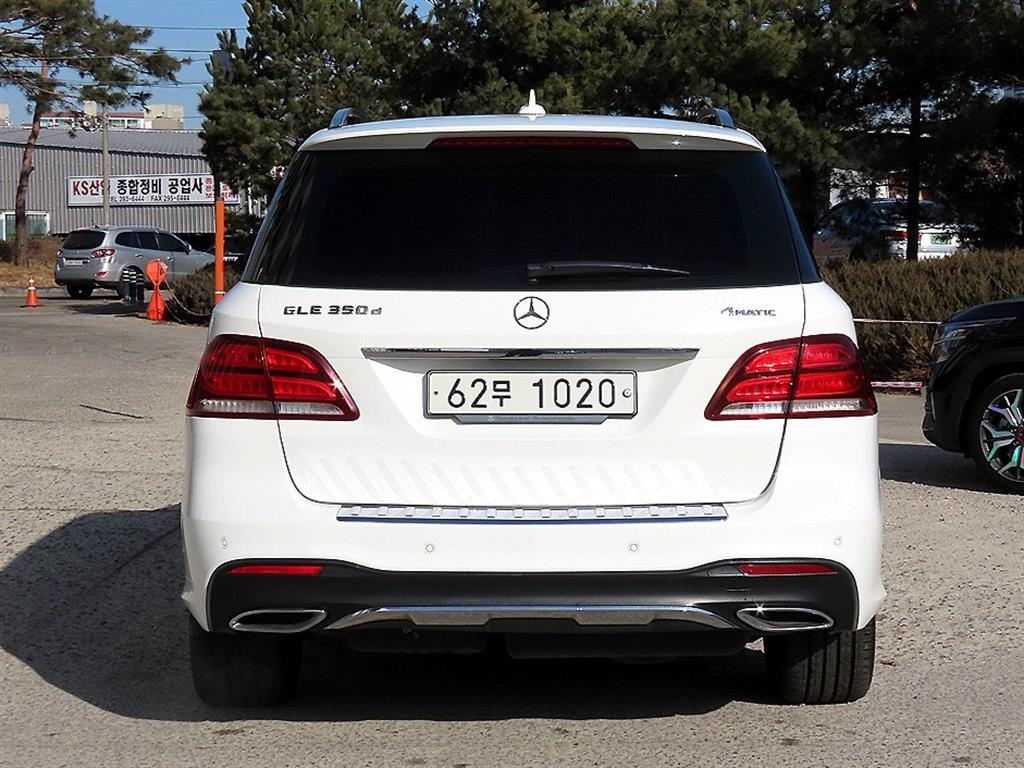 Mercedes Benz GLE Class - Vista 4