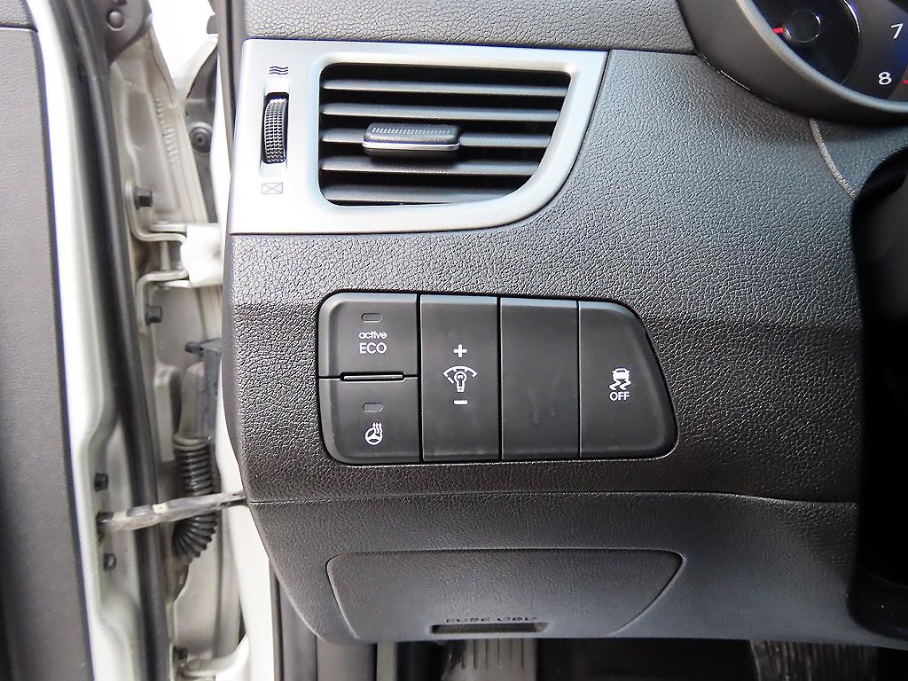 HYUNDAI Avante - Vista 12