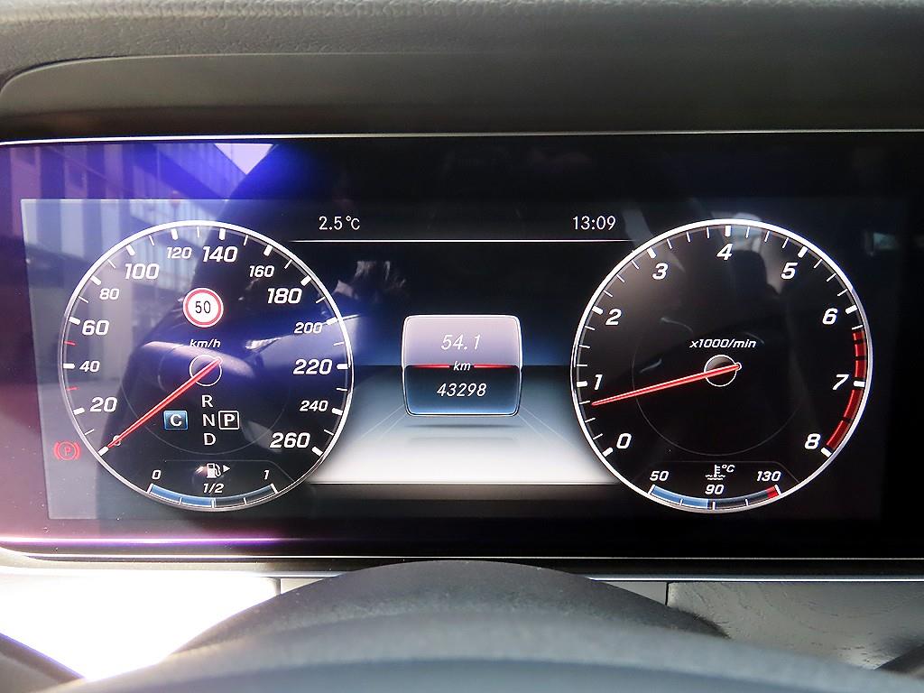 Mercedes Benz E class - Vista 9