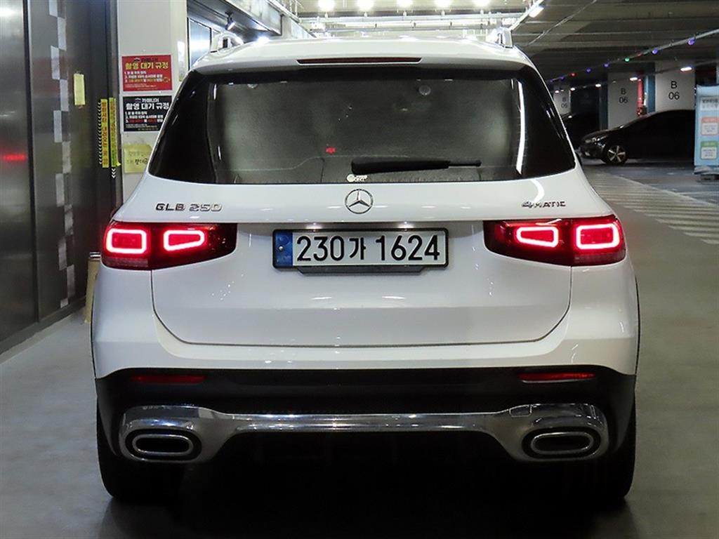 Mercedes Benz GLB Class - Vista 5