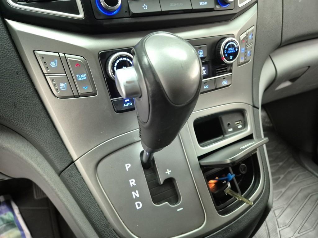 HYUNDAI Starex - Vista 8