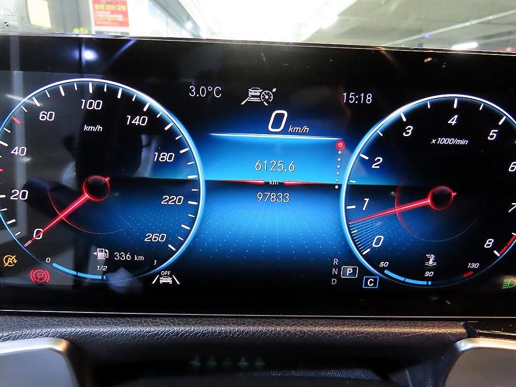 Mercedes Benz GLB Class - Vista 9