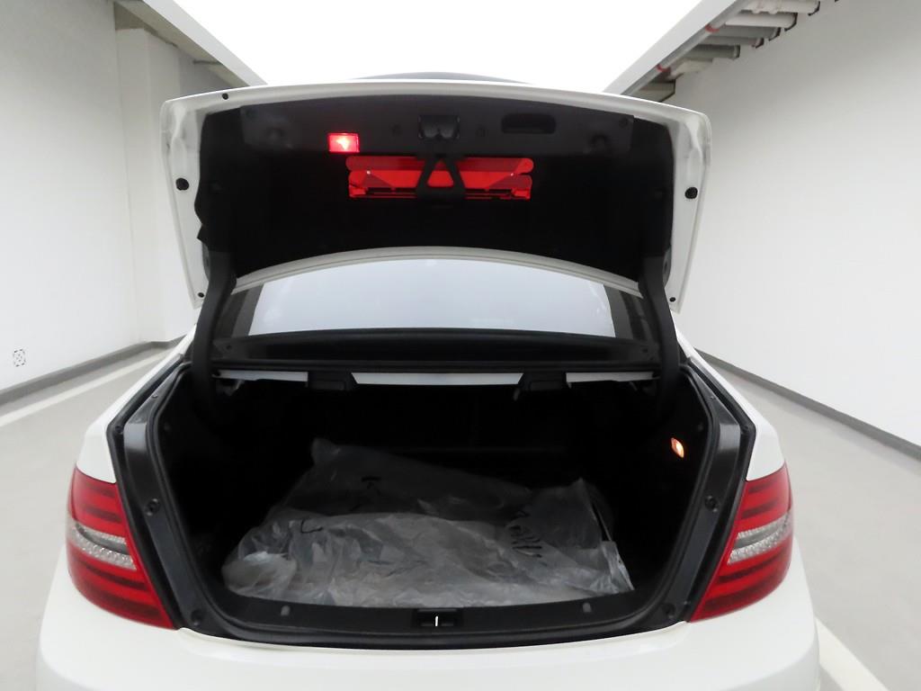 Mercedes Benz C Class - Vista 5