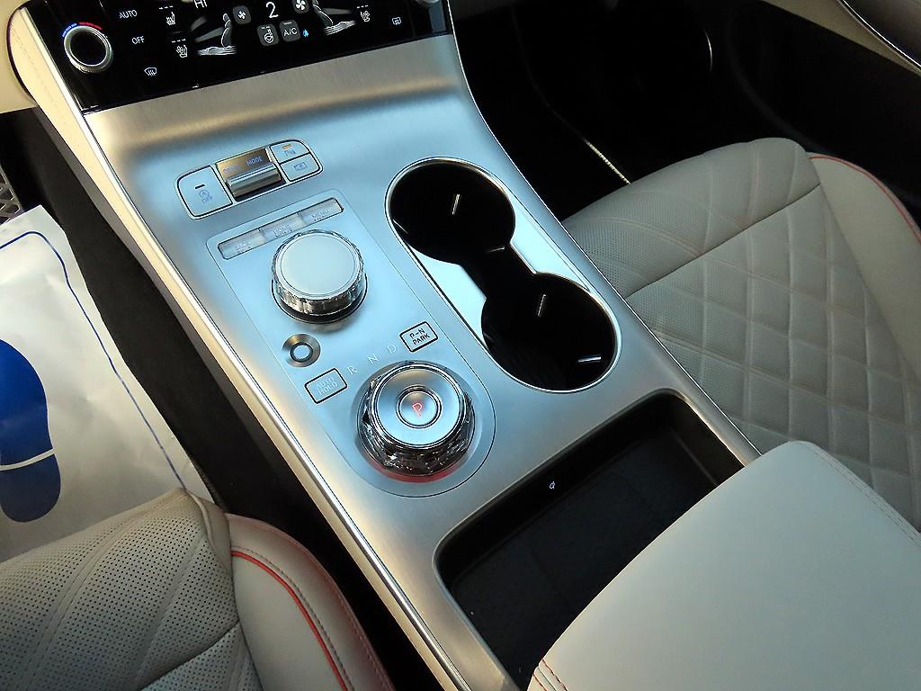 Genesis GV70 - Vista 10