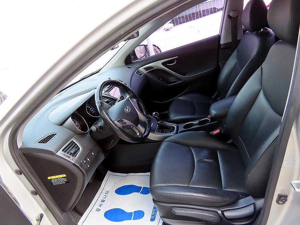 HYUNDAI Avante - Vista 5