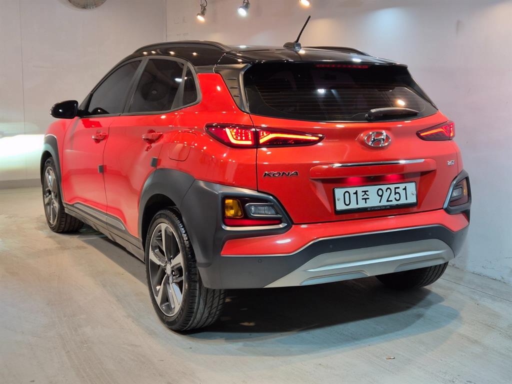 HYUNDAI Kona - Vista 4