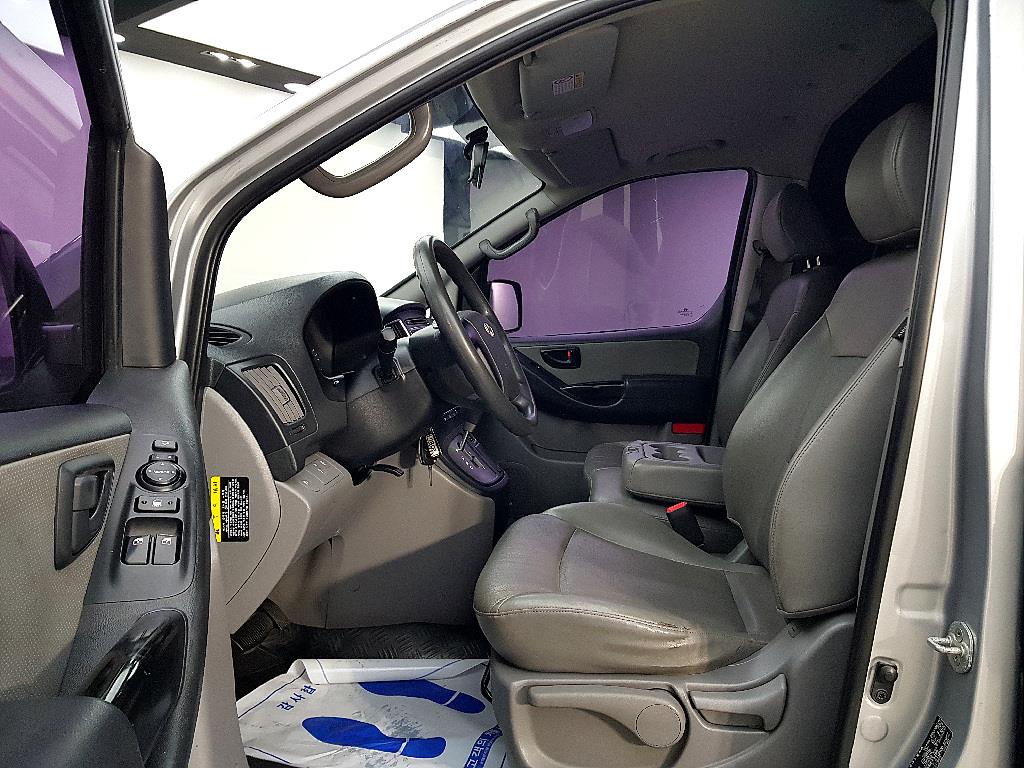 HYUNDAI Starex - Vista 8