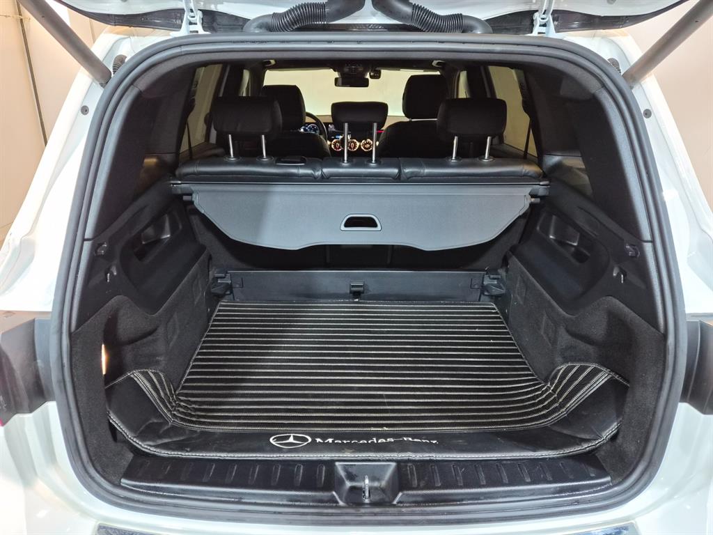 Mercedes Benz GLB Class - Vista 5