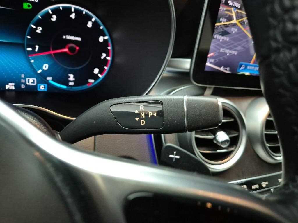 Mercedes Benz GLC Class - Vista 8