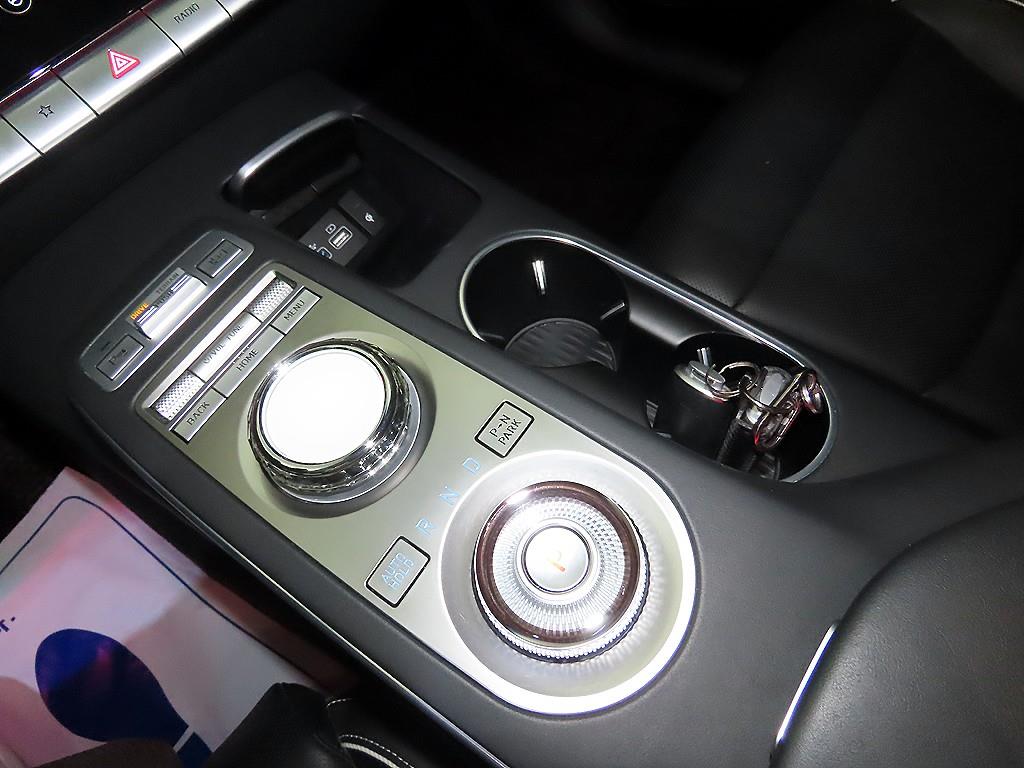 Genesis GV70 - Vista 12