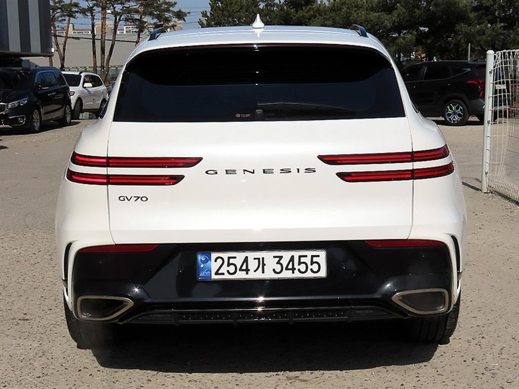 Genesis GV70 - Vista 4