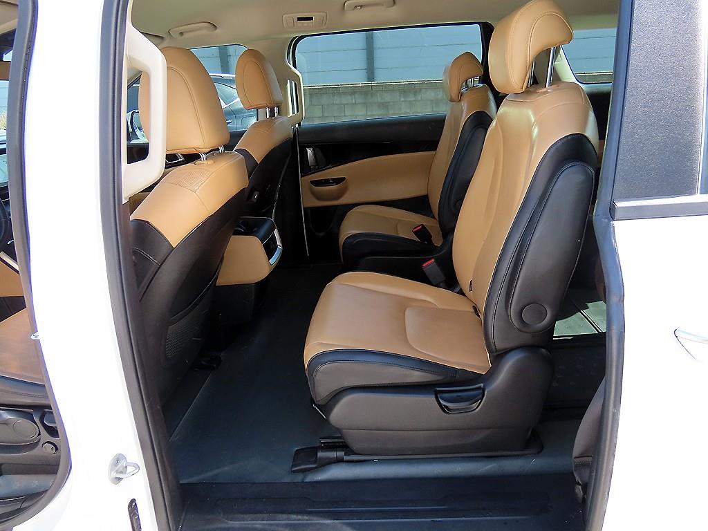 KIA Carnival - Vista 6