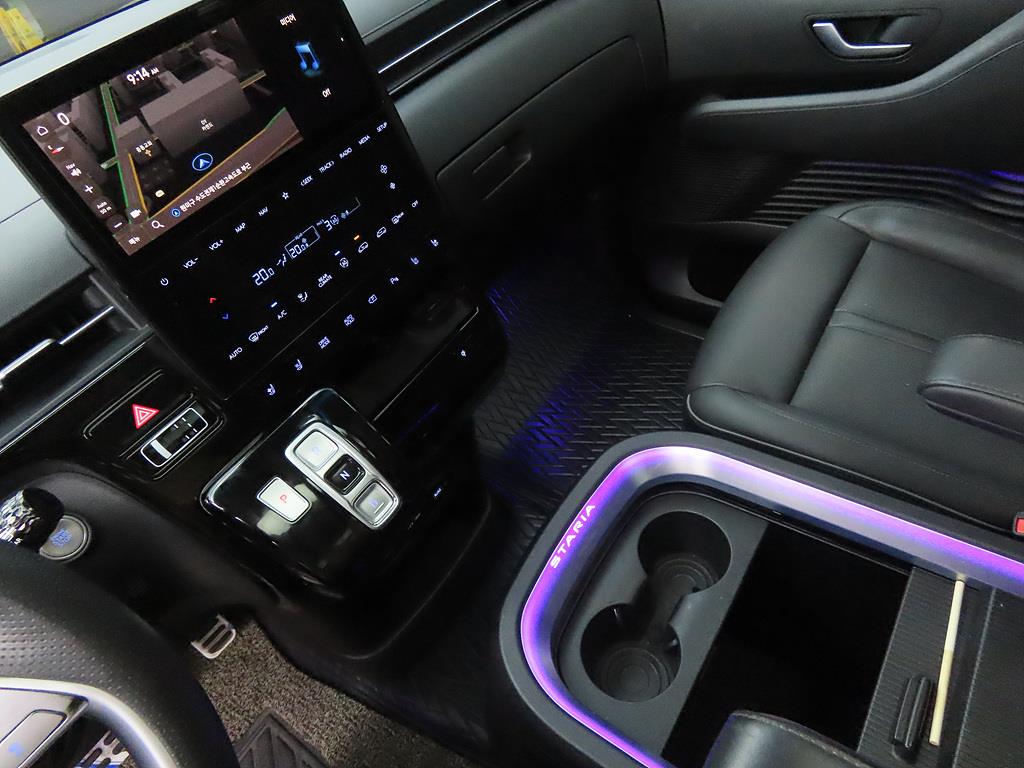 HYUNDAI Staria - Vista 12