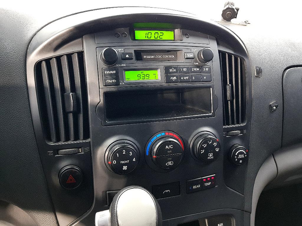 HYUNDAI Starex - Vista 12