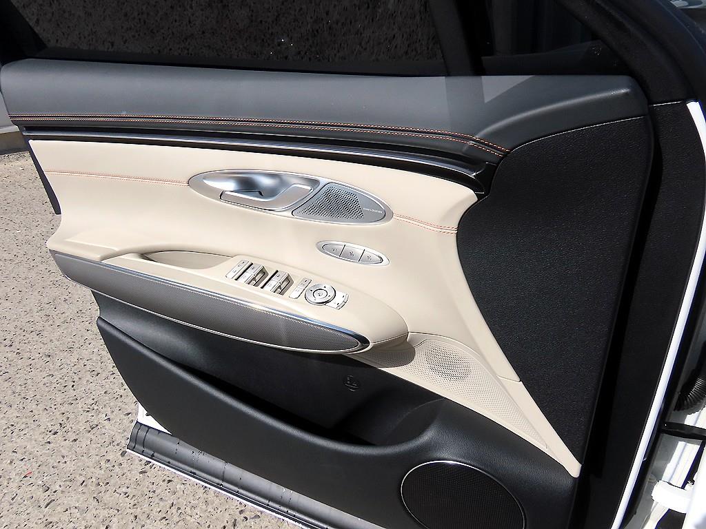 Genesis GV70 - Vista 11