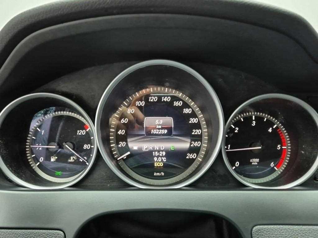 Mercedes Benz C Class - Vista 6