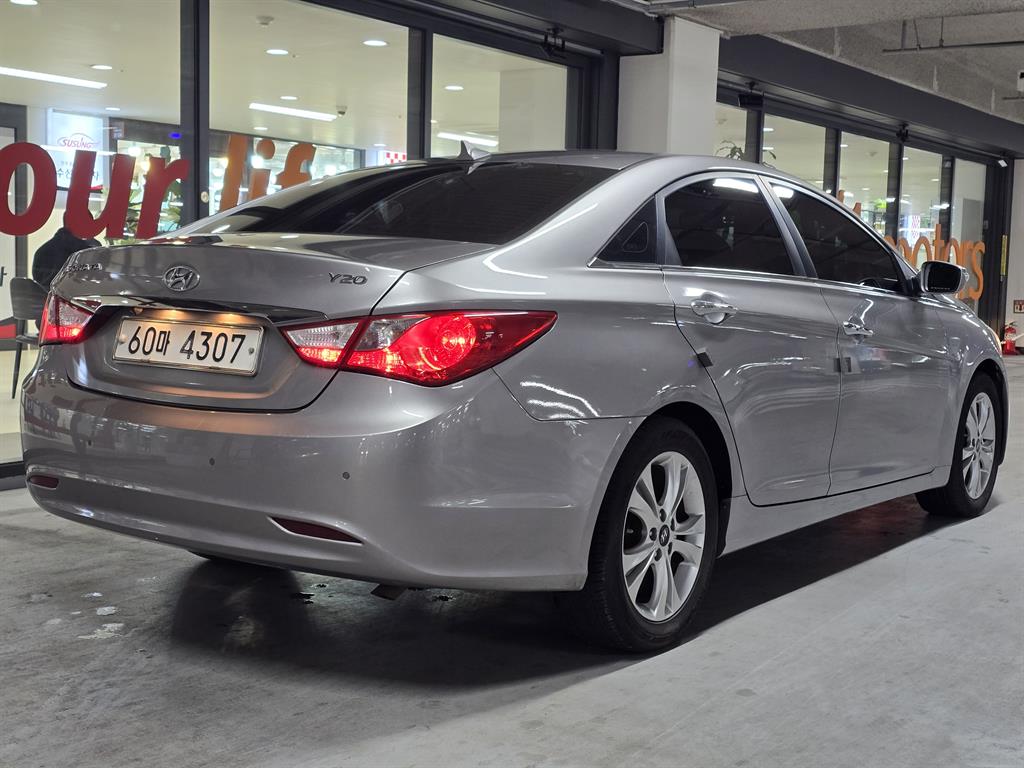 HYUNDAI Sonata - Vista 4