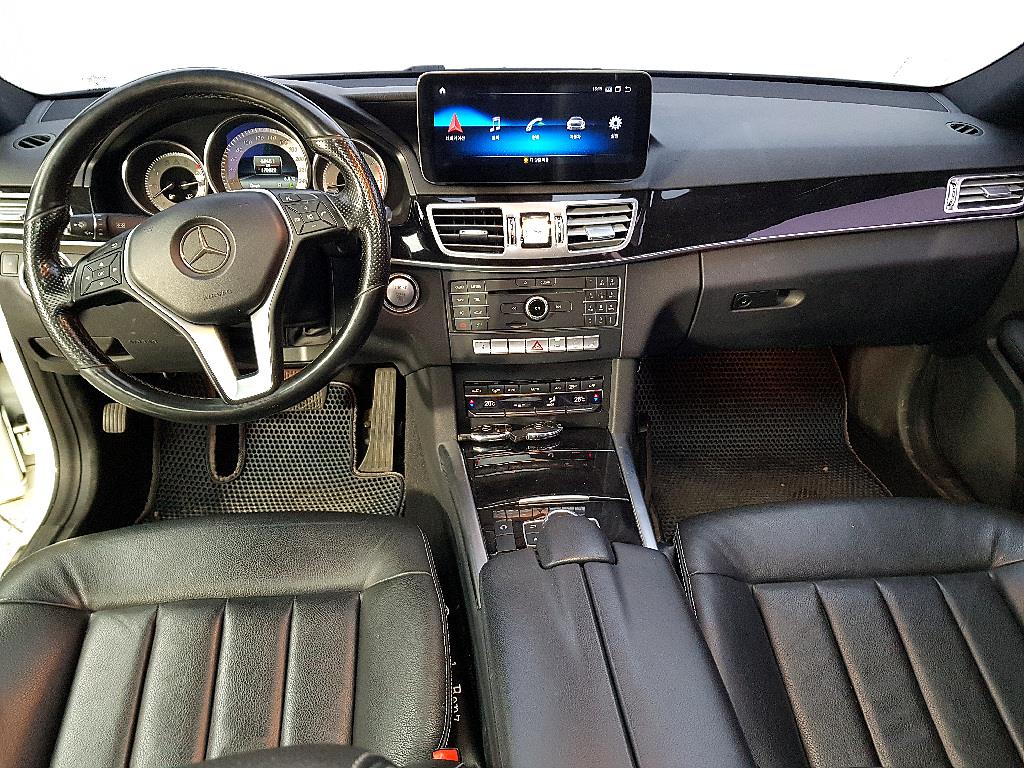 Mercedes Benz E class - Vista 5