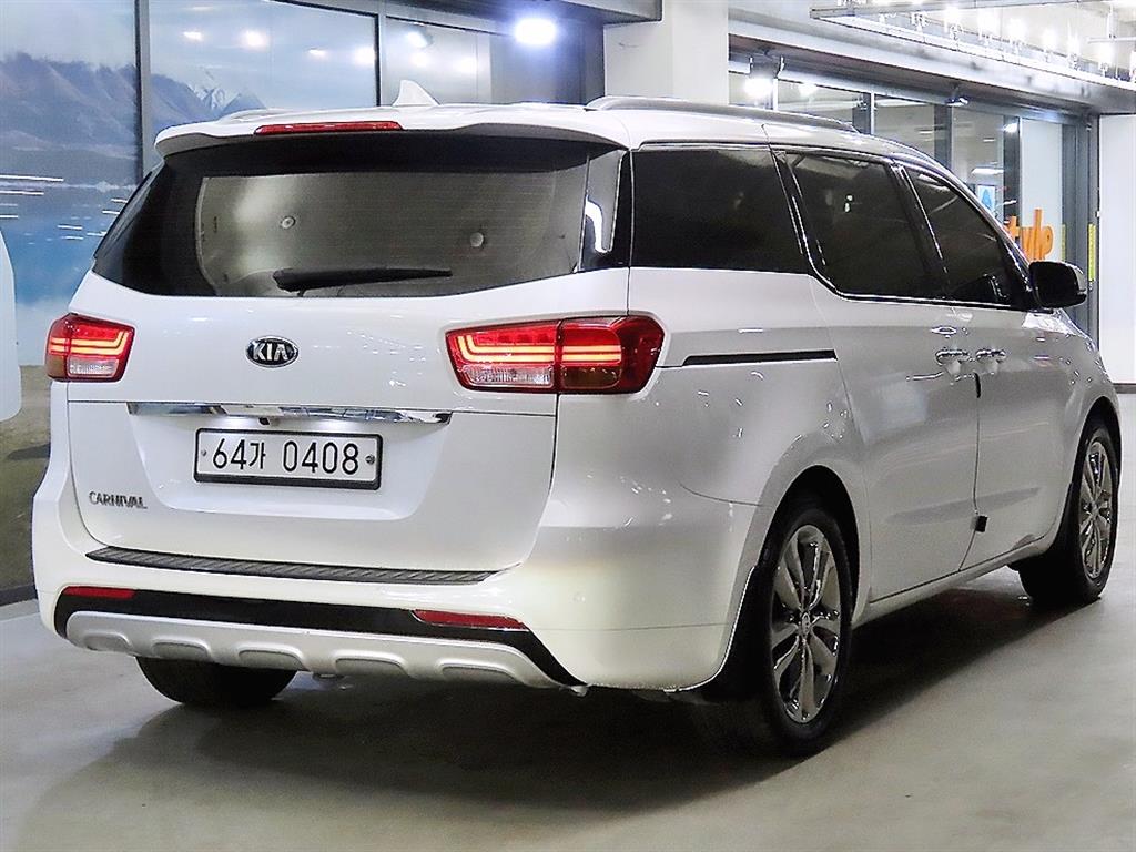 KIA Carnival - Vista 4