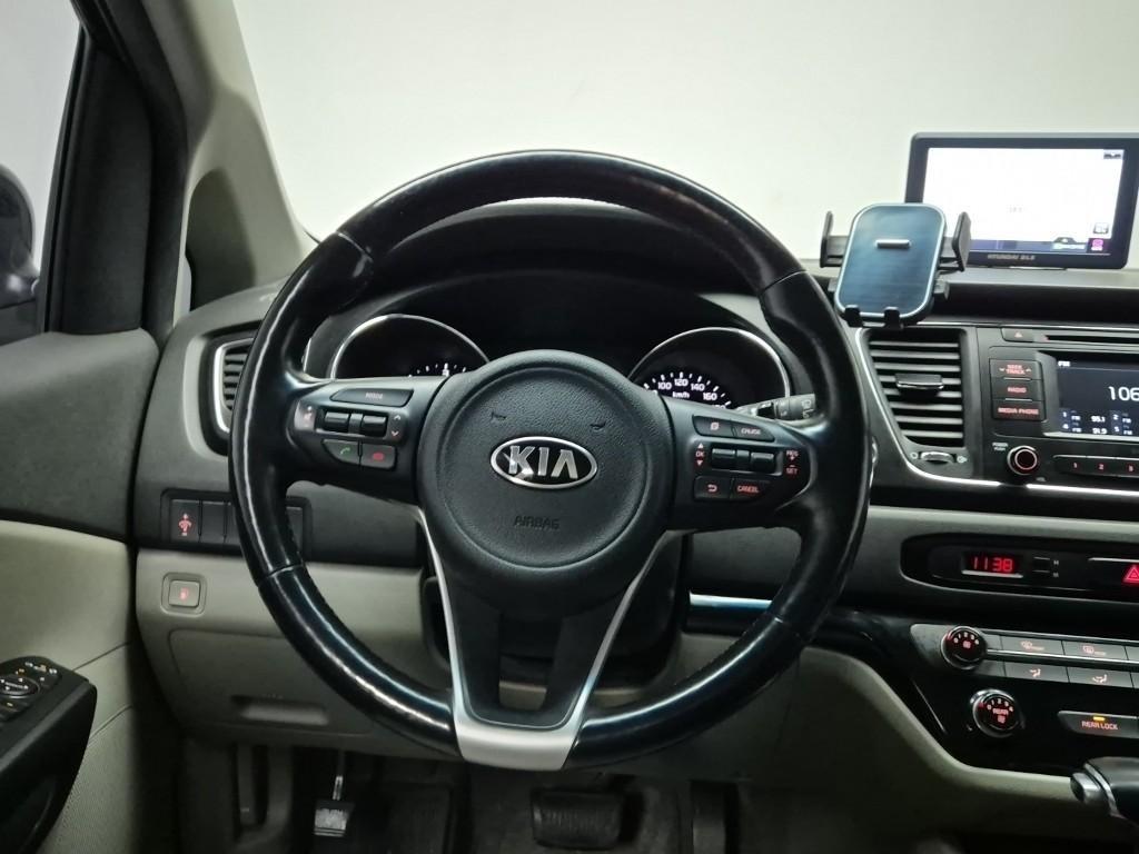 KIA Carnival - Vista 9
