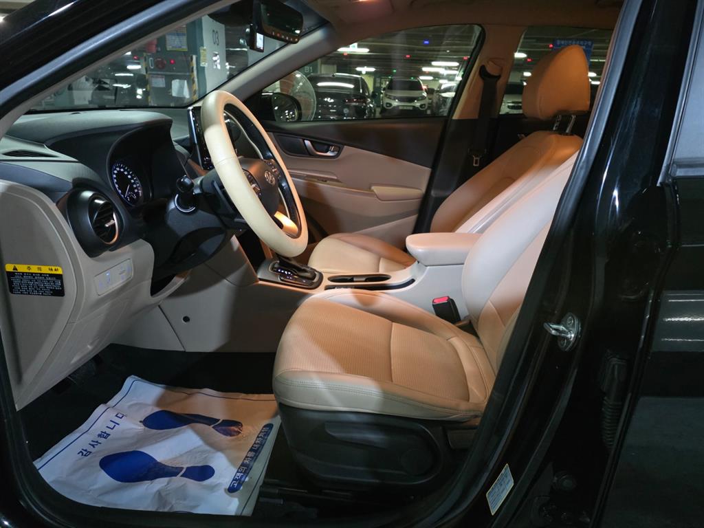 HYUNDAI Kona - Vista 6