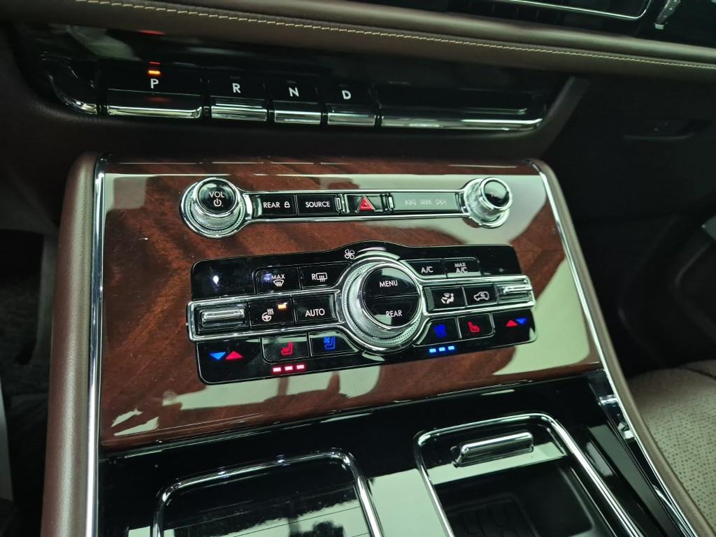 Lincoln Aviator - Vista 10